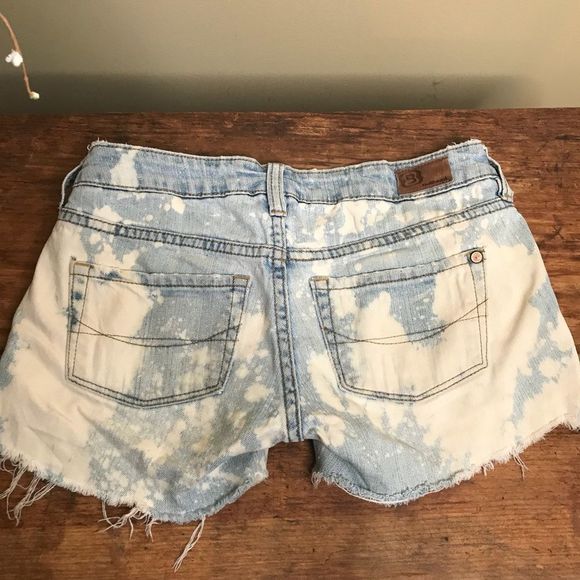 DIY Acid Wash Cut-off Shorts - Picture 3 of 4